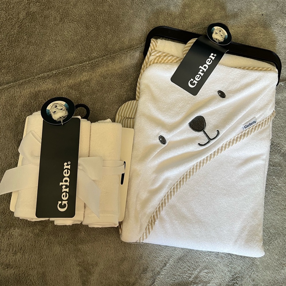 nwt baby towel set